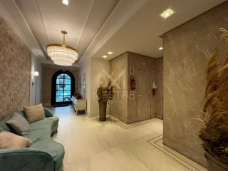 APARTAMENTO MOBILIADO COM 03 SUÍTES Á VENDA NA MEIA PRAIA