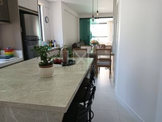 APARTAMENTO MOBILIADO COM 03 SUÍTES Á VENDA NA MEIA PRAIA
