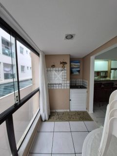 APARTAMENTO QUADRA MAR COM 02 DORMITÓRIOS DISPONÍVEL PARA LOCAÇÃO ANUAL