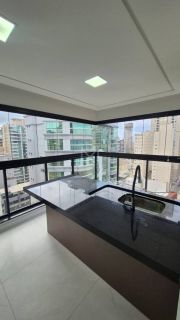 APARTAMENTO MOBILIADO COM 03 SUÍTES PARA LOCAÇÃO ANUAL