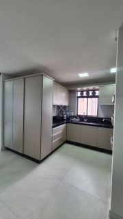 APARTAMENTO MOBILIADO COM 03 SUÍTES PARA LOCAÇÃO ANUAL