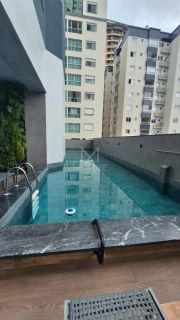 APARTAMENTO MOBILIADO COM 03 SUÍTES PARA LOCAÇÃO ANUAL