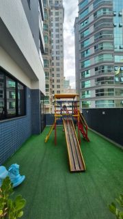 APARTAMENTO MOBILIADO COM 03 SUÍTES PARA LOCAÇÃO ANUAL