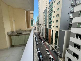 APARTAMENTO AMPLO COM 3 SUÍTES NO CORAÇÃO DA MEIA PRAIA