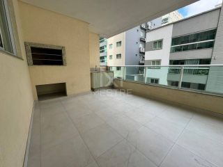 APARTAMENTO AMPLO COM 3 SUÍTES NO CORAÇÃO DA MEIA PRAIA