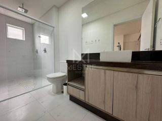 APARTAMENTO AMPLO COM 3 SUÍTES NO CORAÇÃO DA MEIA PRAIA