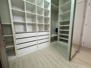 APARTAMENTO AMPLO COM 3 SUÍTES NO CORAÇÃO DA MEIA PRAIA