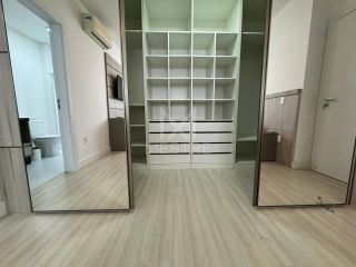 APARTAMENTO AMPLO COM 3 SUÍTES NO CORAÇÃO DA MEIA PRAIA