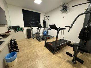 APARTAMENTO AMPLO COM 3 SUÍTES NO CORAÇÃO DA MEIA PRAIA