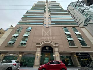 APARTAMENTO AMPLO COM 3 SUÍTES NO CORAÇÃO DA MEIA PRAIA