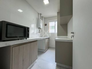 APARTAMENTO AMPLO COM 3 SUÍTES NO CORAÇÃO DA MEIA PRAIA