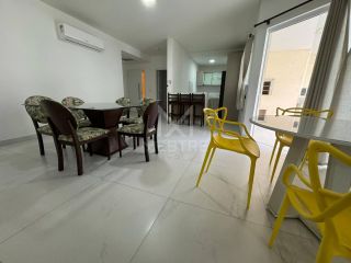 APARTAMENTO AMPLO COM 3 SUÍTES NO CORAÇÃO DA MEIA PRAIA