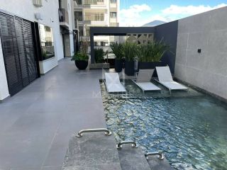 OPORTUNIDADE DE FLAT NA QUADRA DO MAR EM MEIA PRAIA