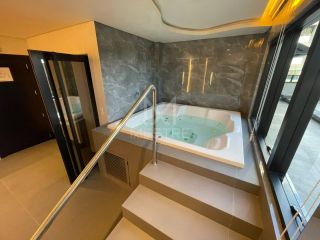 OPORTUNIDADE DE FLAT NA QUADRA DO MAR EM MEIA PRAIA