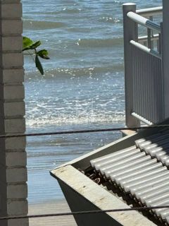 APARTAMENTO FRENTE MAR COM 03 DORMITÓRIOS À VENDA EM BAL. PEREQUÊ