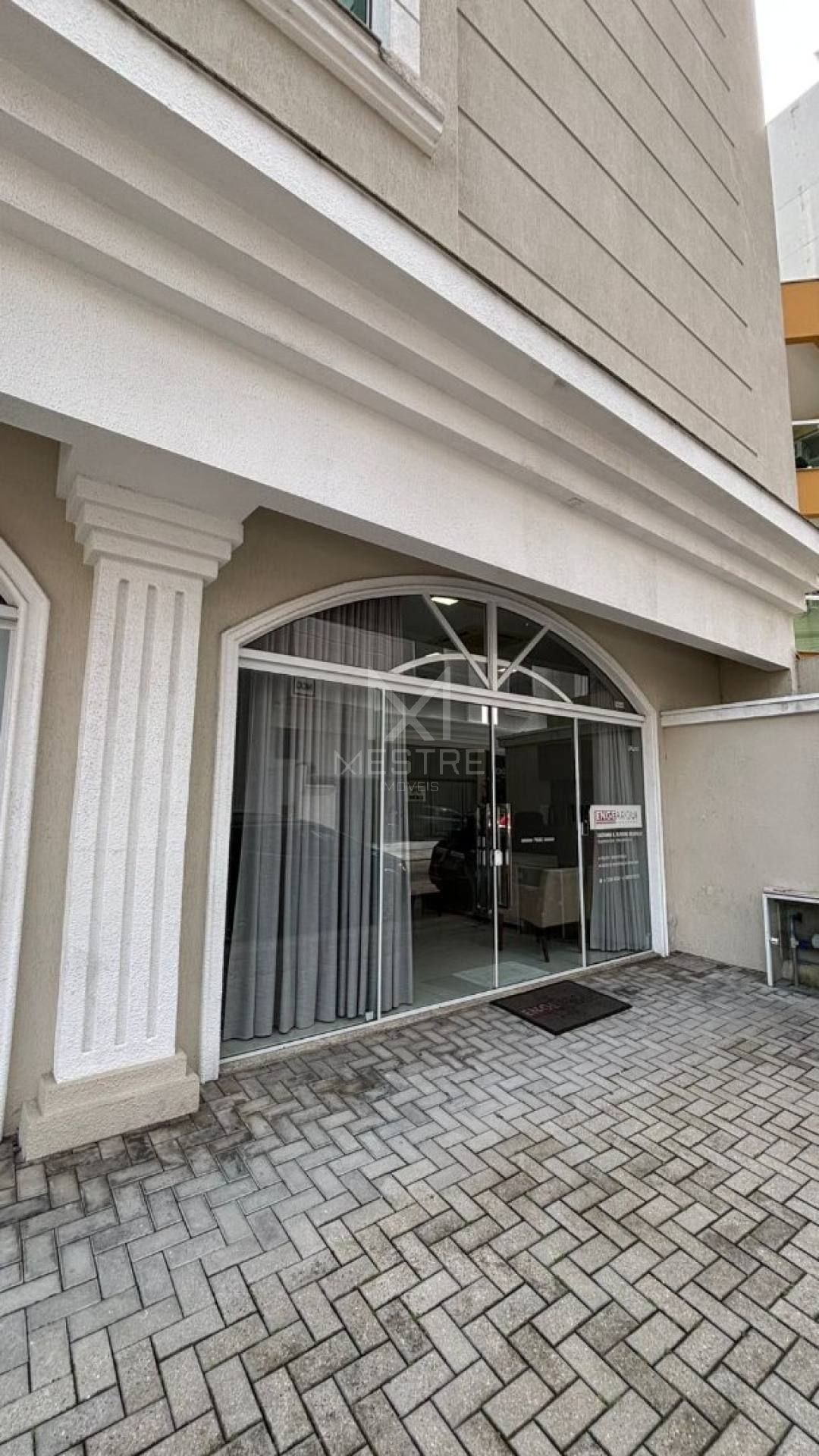 SALA COMERCIAL AMPLA EM ITAPEMA MEIA PRAIA