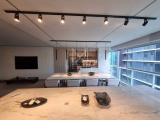 APARTAMENTO FINAMENTE MOBILIADO QUADRA MAR À VENDA NA MEIA PRAIA