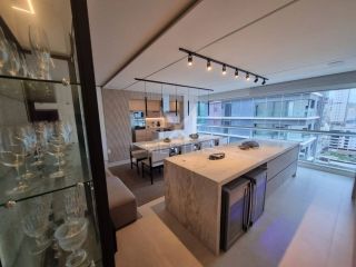 APARTAMENTO FINAMENTE MOBILIADO QUADRA MAR À VENDA NA MEIA PRAIA