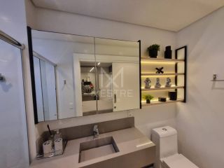 APARTAMENTO FINAMENTE MOBILIADO QUADRA MAR À VENDA NA MEIA PRAIA