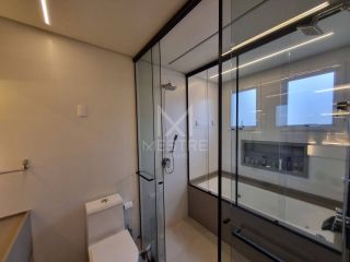APARTAMENTO FINAMENTE MOBILIADO QUADRA MAR À VENDA NA MEIA PRAIA
