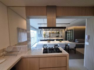 APARTAMENTO FINAMENTE MOBILIADO QUADRA MAR À VENDA NA MEIA PRAIA