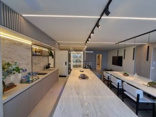 APARTAMENTO FINAMENTE MOBILIADO QUADRA MAR À VENDA NA MEIA PRAIA
