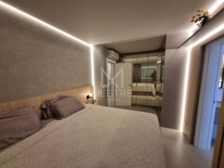APARTAMENTO FINAMENTE MOBILIADO QUADRA MAR À VENDA NA MEIA PRAIA