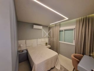 APARTAMENTO FINAMENTE MOBILIADO QUADRA MAR À VENDA NA MEIA PRAIA