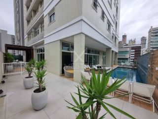 APARTAMENTO FINAMENTE MOBILIADO QUADRA MAR À VENDA NA MEIA PRAIA