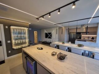 APARTAMENTO FINAMENTE MOBILIADO QUADRA MAR À VENDA NA MEIA PRAIA