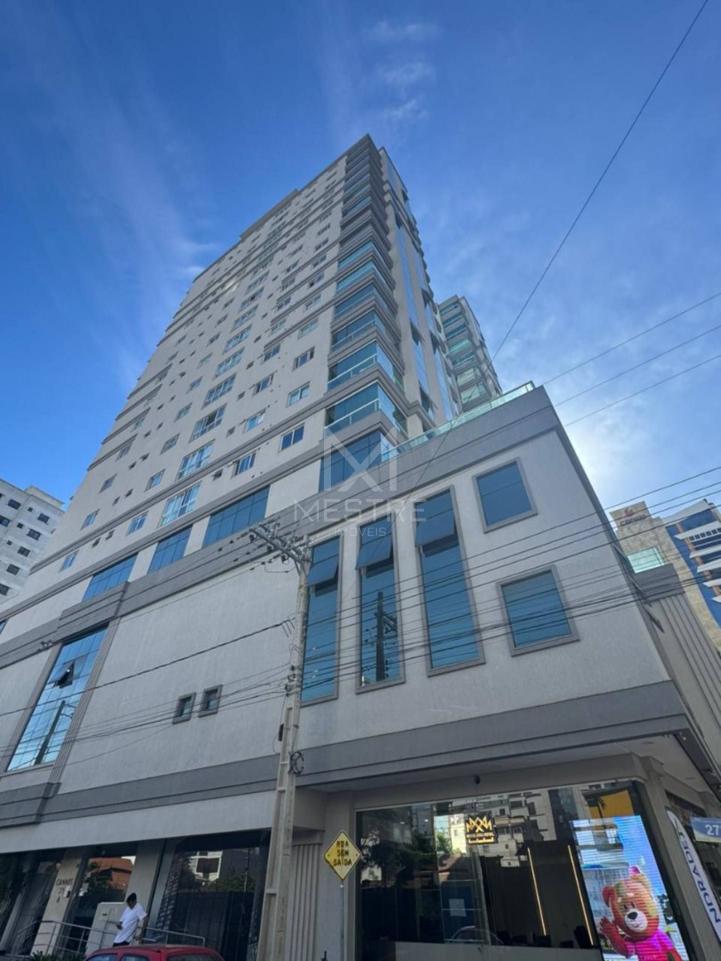 APARTAMENTO AMPLO COM 3 SUÍTES Á VENDA EM MEIA PRAIA ITAPEMA