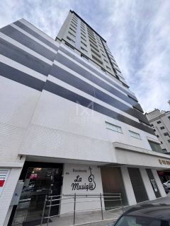 APARTAMENTO AMPLO 3 SUÍTES NA MEIA PRAIA PARA LOCAÇÃO ANUAL