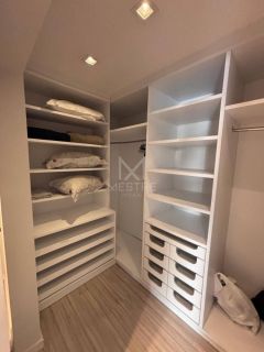 APARTAMENTO DIFERENCIADO COM 03 DORMITÓRIOS + ESCRITÓRIO PARA LOCAÇÃO ANUAL NA MEIA PRAIA