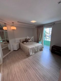 APARTAMENTO DIFERENCIADO COM 03 DORMITÓRIOS + ESCRITÓRIO PARA LOCAÇÃO ANUAL NA MEIA PRAIA