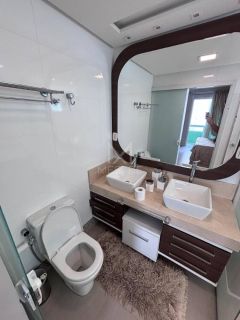 APARTAMENTO DIFERENCIADO COM 03 DORMITÓRIOS + ESCRITÓRIO PARA LOCAÇÃO ANUAL NA MEIA PRAIA