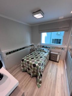 APARTAMENTO DIFERENCIADO COM 03 DORMITÓRIOS + ESCRITÓRIO PARA LOCAÇÃO ANUAL NA MEIA PRAIA