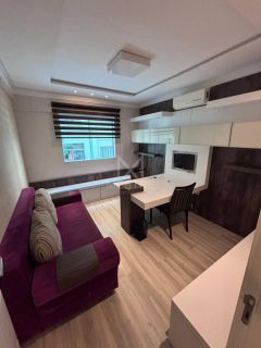 APARTAMENTO DIFERENCIADO COM 03 DORMITÓRIOS + ESCRITÓRIO PARA LOCAÇÃO ANUAL NA MEIA PRAIA