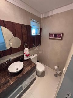 APARTAMENTO DIFERENCIADO COM 03 DORMITÓRIOS + ESCRITÓRIO PARA LOCAÇÃO ANUAL NA MEIA PRAIA