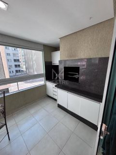APARTAMENTO DIFERENCIADO COM 03 DORMITÓRIOS + ESCRITÓRIO PARA LOCAÇÃO ANUAL NA MEIA PRAIA