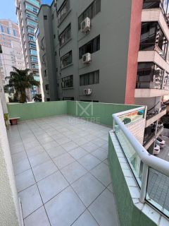 APARTAMENTO DIFERENCIADO COM 03 DORMITÓRIOS + ESCRITÓRIO PARA LOCAÇÃO ANUAL NA MEIA PRAIA
