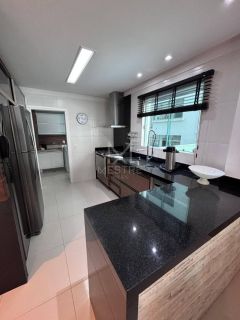 APARTAMENTO DIFERENCIADO COM 03 DORMITÓRIOS + ESCRITÓRIO PARA LOCAÇÃO ANUAL NA MEIA PRAIA