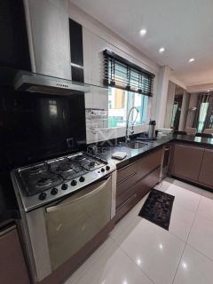 APARTAMENTO DIFERENCIADO COM 03 DORMITÓRIOS + ESCRITÓRIO PARA LOCAÇÃO ANUAL NA MEIA PRAIA