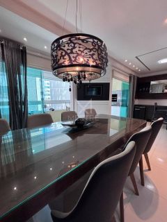 APARTAMENTO DIFERENCIADO COM 03 DORMITÓRIOS + ESCRITÓRIO PARA LOCAÇÃO ANUAL NA MEIA PRAIA