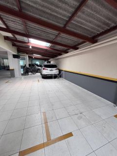 APARTAMENTO DIFERENCIADO COM 03 DORMITÓRIOS + ESCRITÓRIO PARA LOCAÇÃO ANUAL NA MEIA PRAIA
