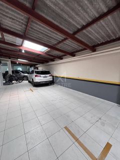 APARTAMENTO DIFERENCIADO COM 03 DORMITÓRIOS + ESCRITÓRIO PARA LOCAÇÃO ANUAL NA MEIA PRAIA