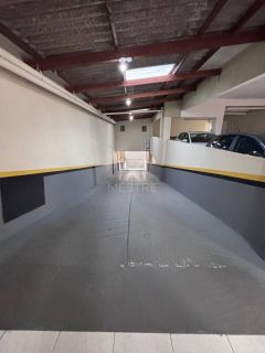 APARTAMENTO DIFERENCIADO COM 03 DORMITÓRIOS + ESCRITÓRIO PARA LOCAÇÃO ANUAL NA MEIA PRAIA