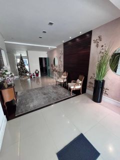 APARTAMENTO DIFERENCIADO COM 03 DORMITÓRIOS + ESCRITÓRIO PARA LOCAÇÃO ANUAL NA MEIA PRAIA