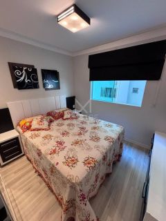 APARTAMENTO DIFERENCIADO COM 03 DORMITÓRIOS + ESCRITÓRIO PARA LOCAÇÃO ANUAL NA MEIA PRAIA