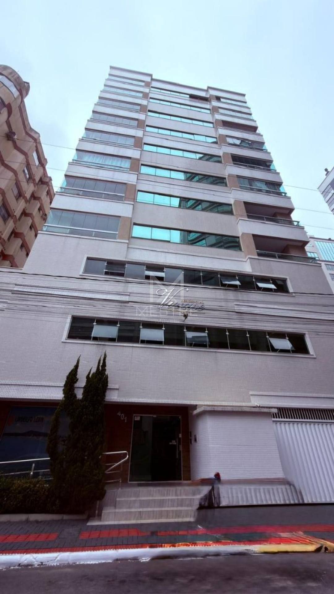 APARTAMENTO MOBILIADO COM 03 SUÍTES À VENDA NA MEIA PRAIA