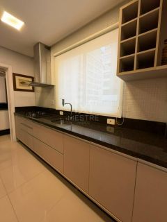 APARTAMENTO MOBILIADO COM 03 SUÍTES À VENDA NA MEIA PRAIA